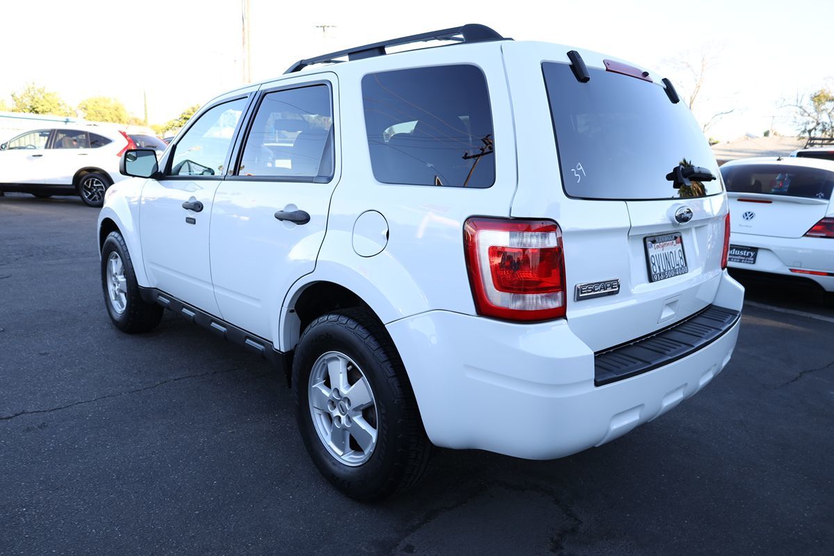 2010 Ford Escape XLT photo 4