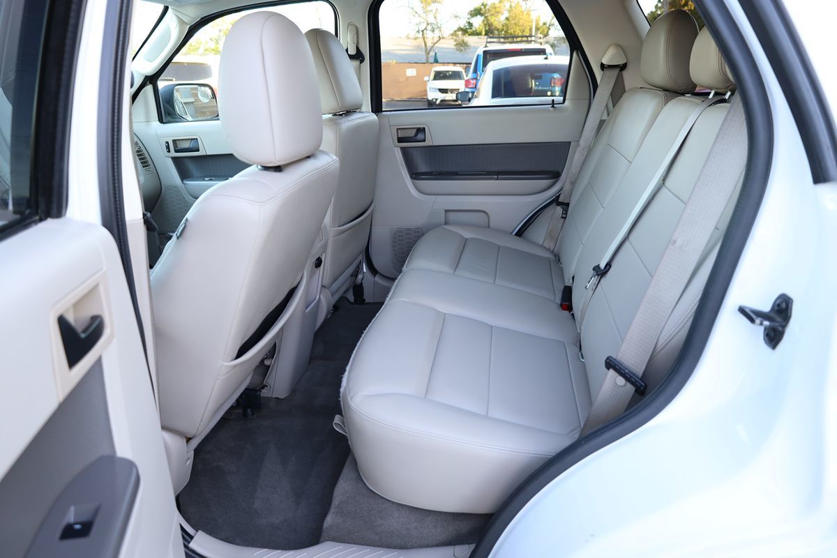 2010 Ford Escape XLT photo 7