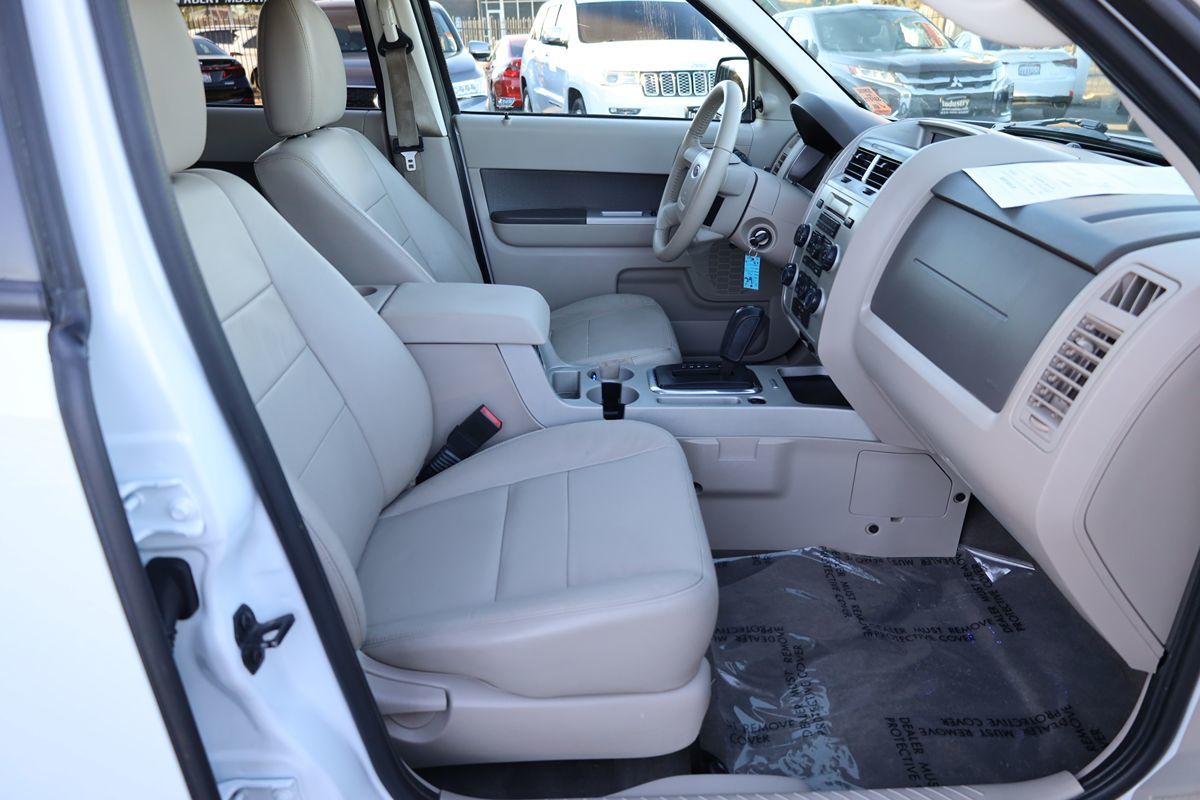 2010 Ford Escape XLT photo 9