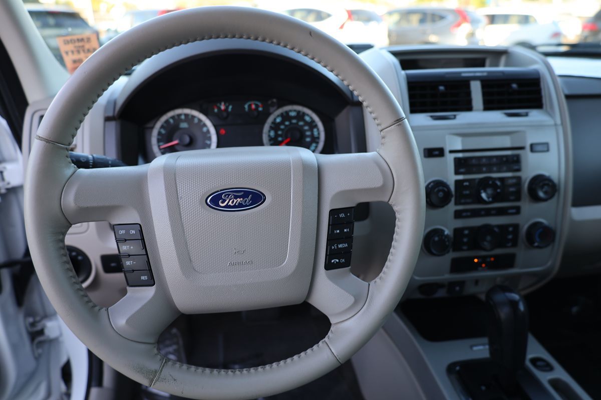 2010 Ford Escape XLT photo 11
