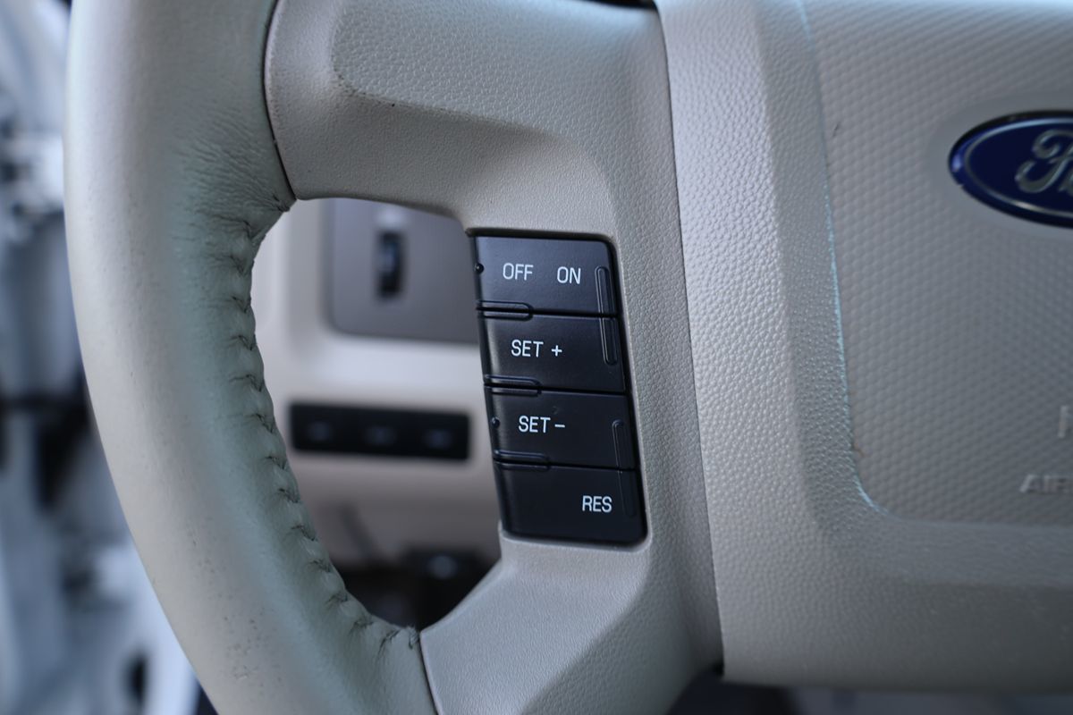 2010 Ford Escape XLT photo 12