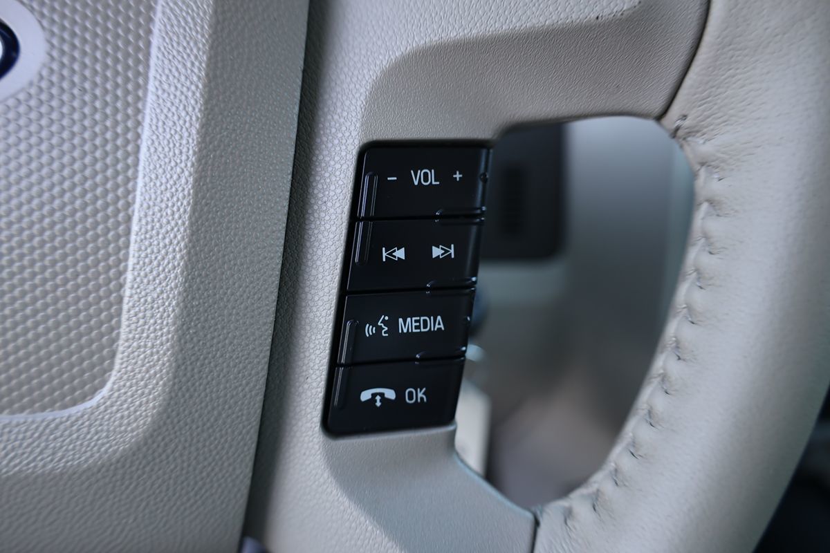 2010 Ford Escape XLT photo 13