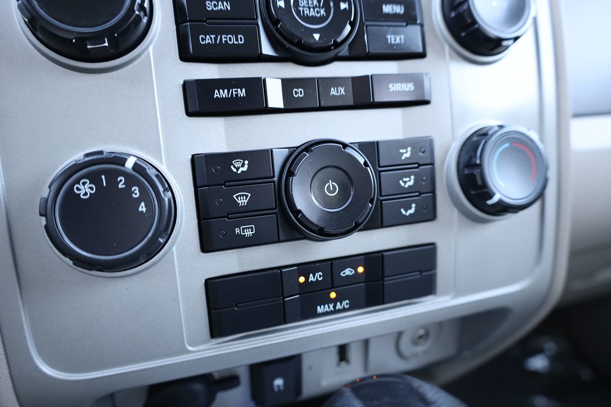 2010 Ford Escape XLT photo 16