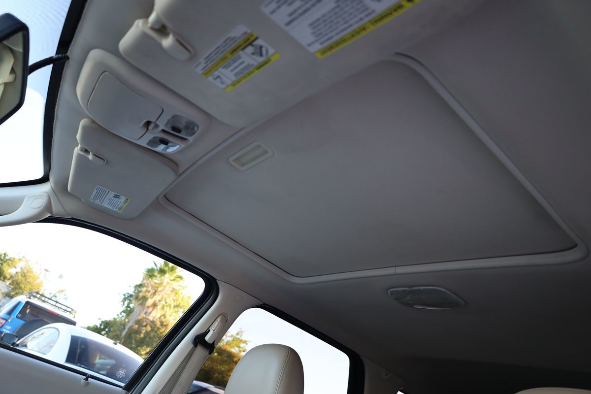 2010 Ford Escape XLT photo 17