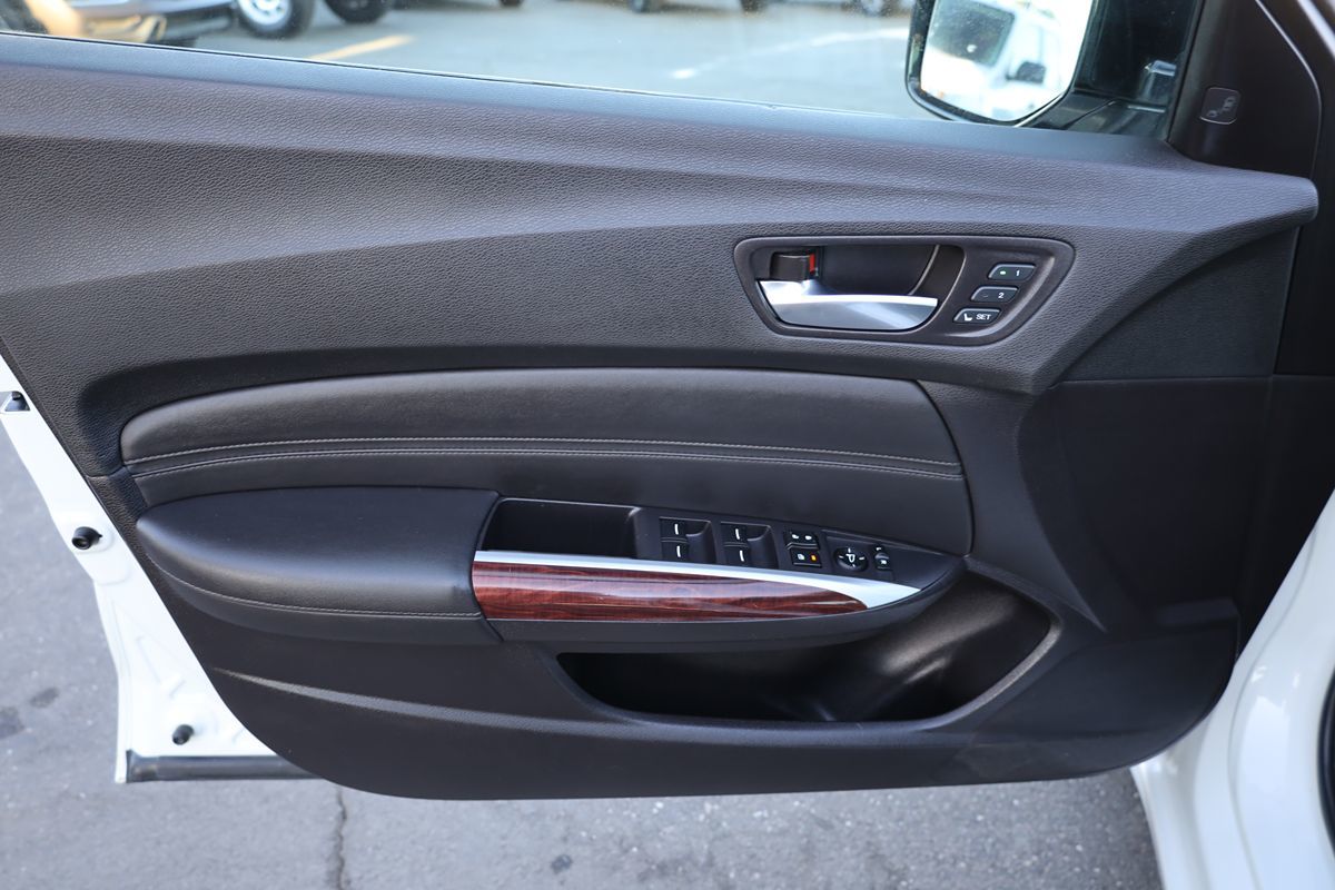 2015 Acura TLX Technology photo 9