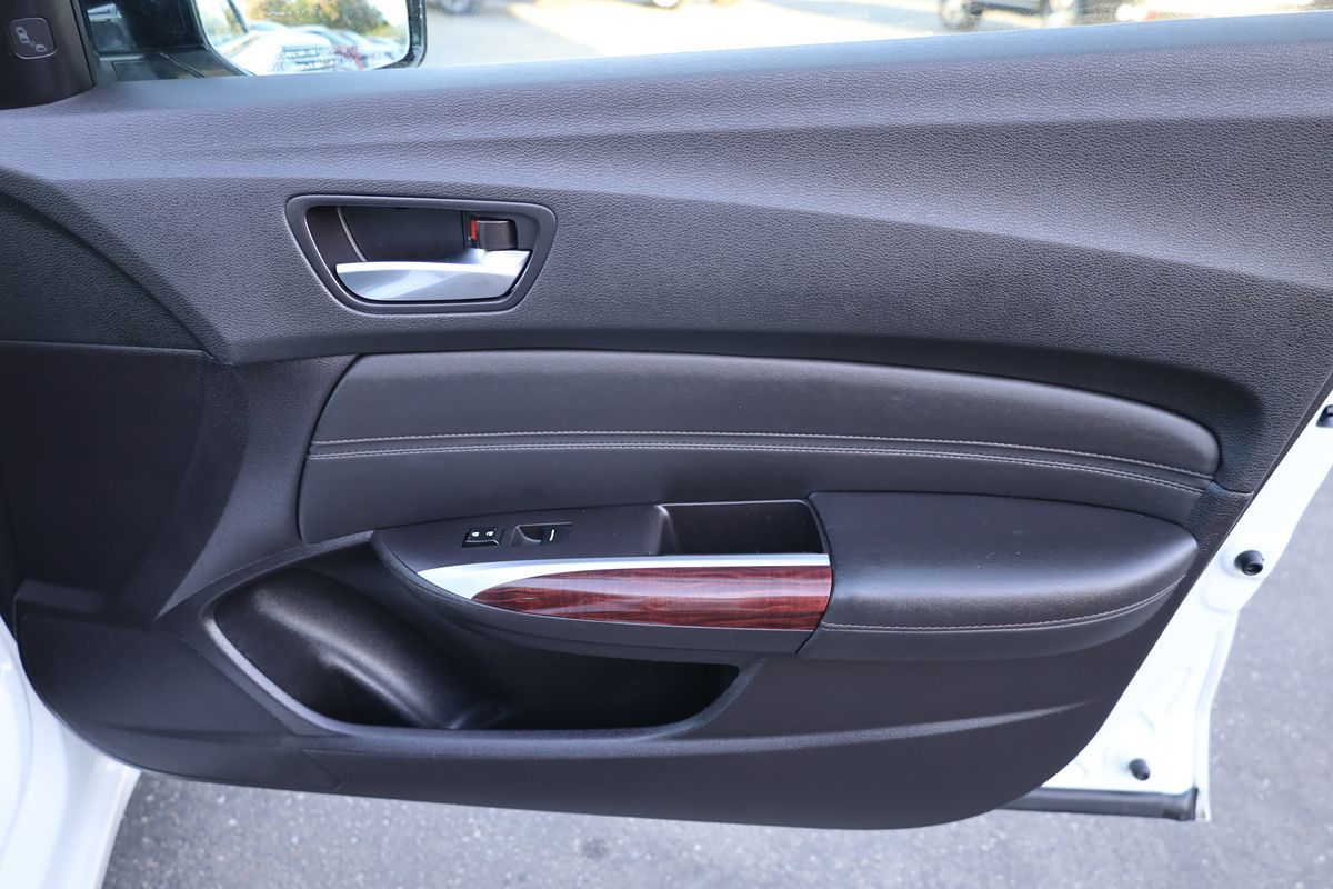 2015 Acura TLX Technology photo 13