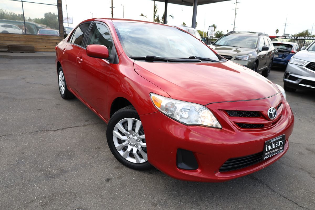 2012 Toyota Corolla LE photo 2