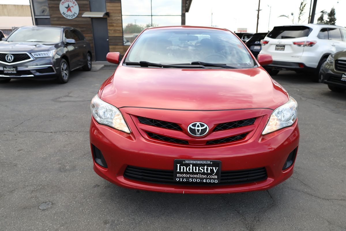 2012 Toyota Corolla LE photo 3