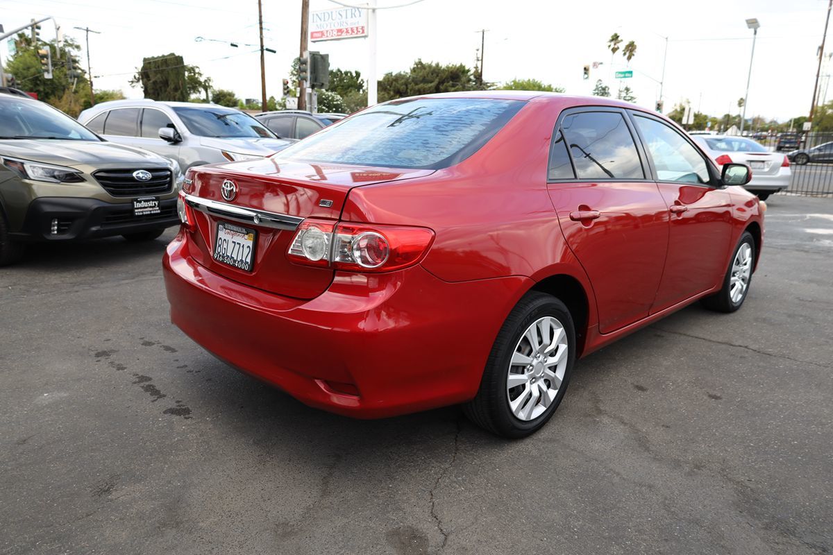 2012 Toyota Corolla LE photo 4