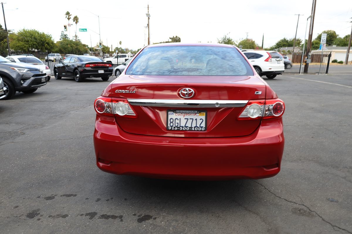 2012 Toyota Corolla LE photo 5