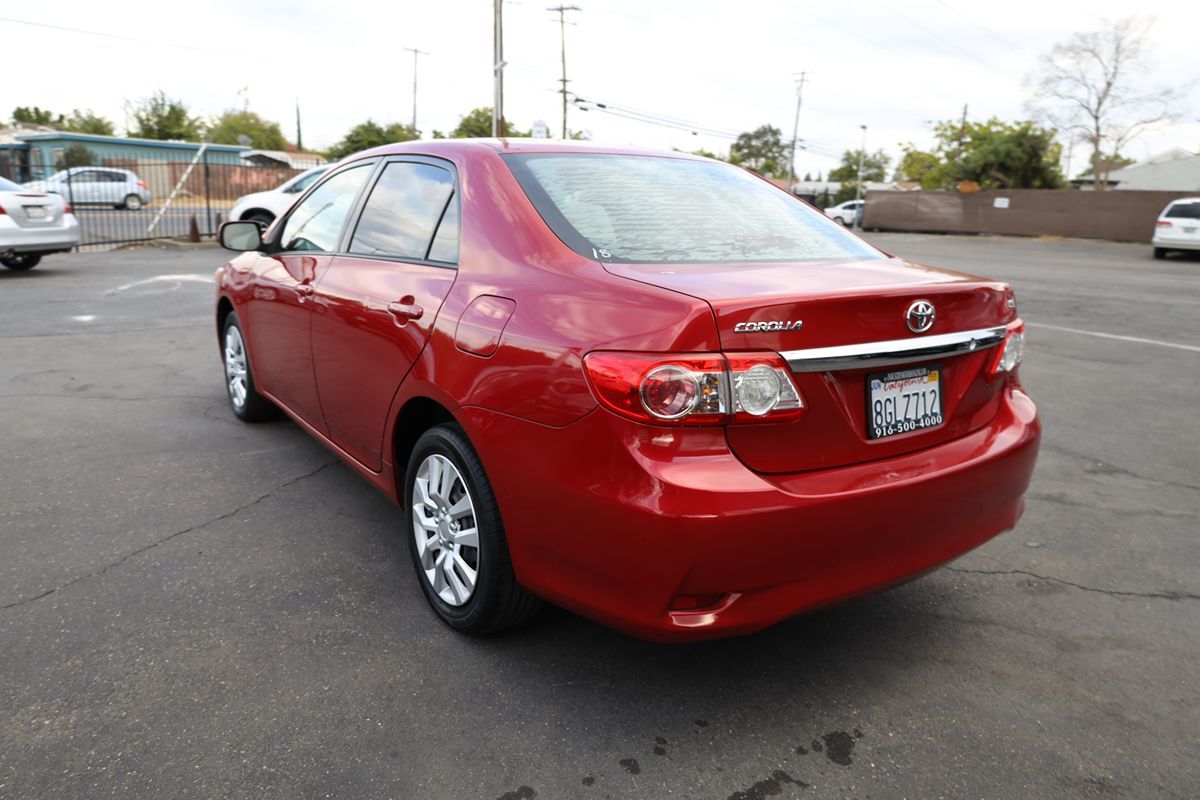 2012 Toyota Corolla LE photo 6