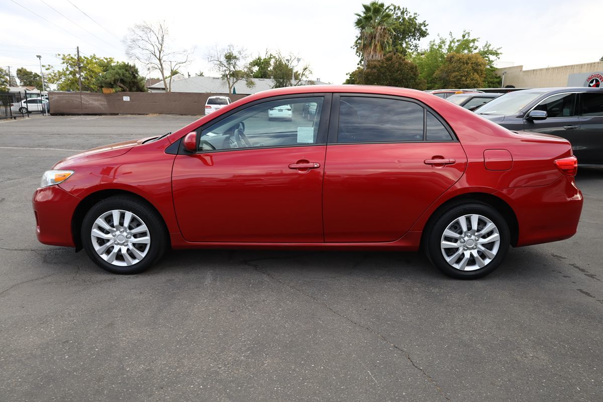 2012 Toyota Corolla LE photo 7