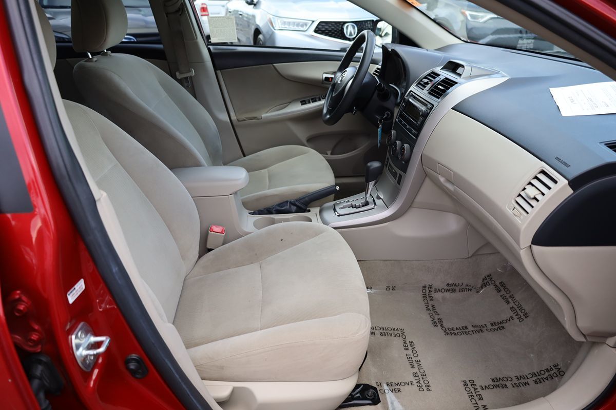 2012 Toyota Corolla LE photo 15