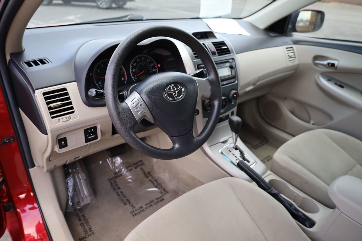 2012 Toyota Corolla LE photo 18