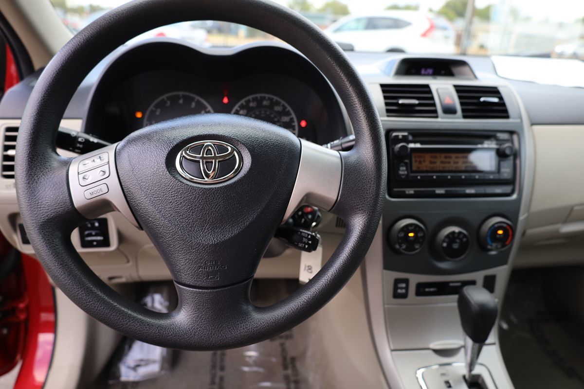 2012 Toyota Corolla LE photo 19