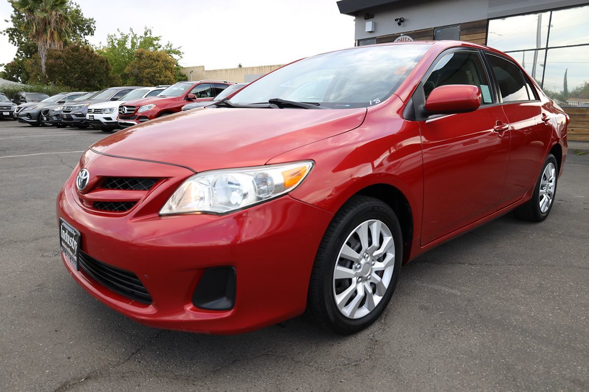 2012 Toyota Corolla LE photo 24