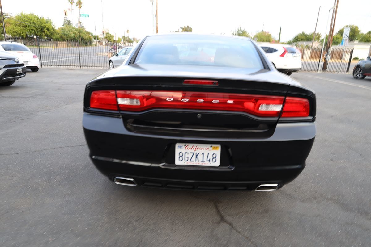 2011 Dodge Charger photo 2