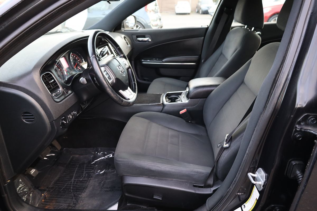 2011 Dodge Charger photo 5