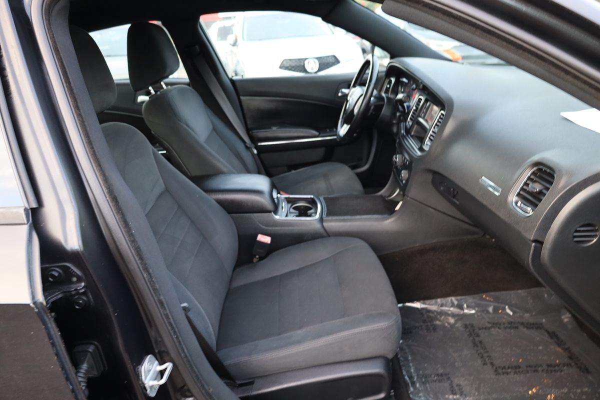 2011 Dodge Charger photo 10