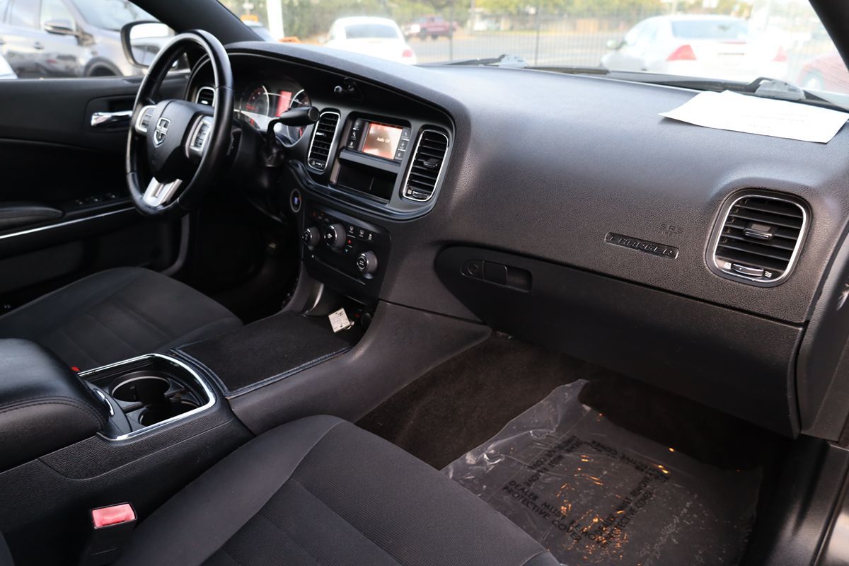 2011 Dodge Charger photo 11