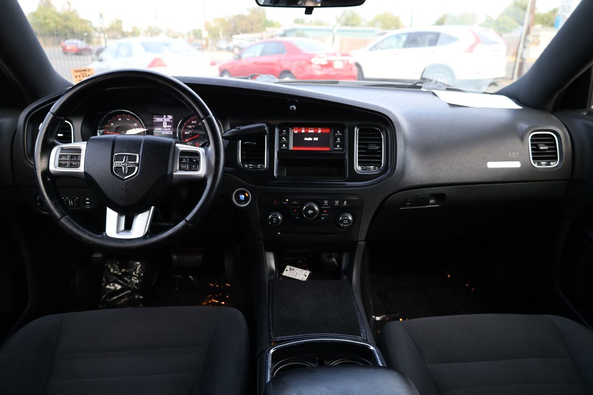 2011 Dodge Charger photo 12