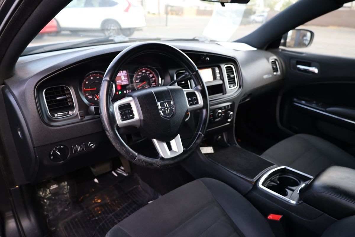 2011 Dodge Charger photo 13
