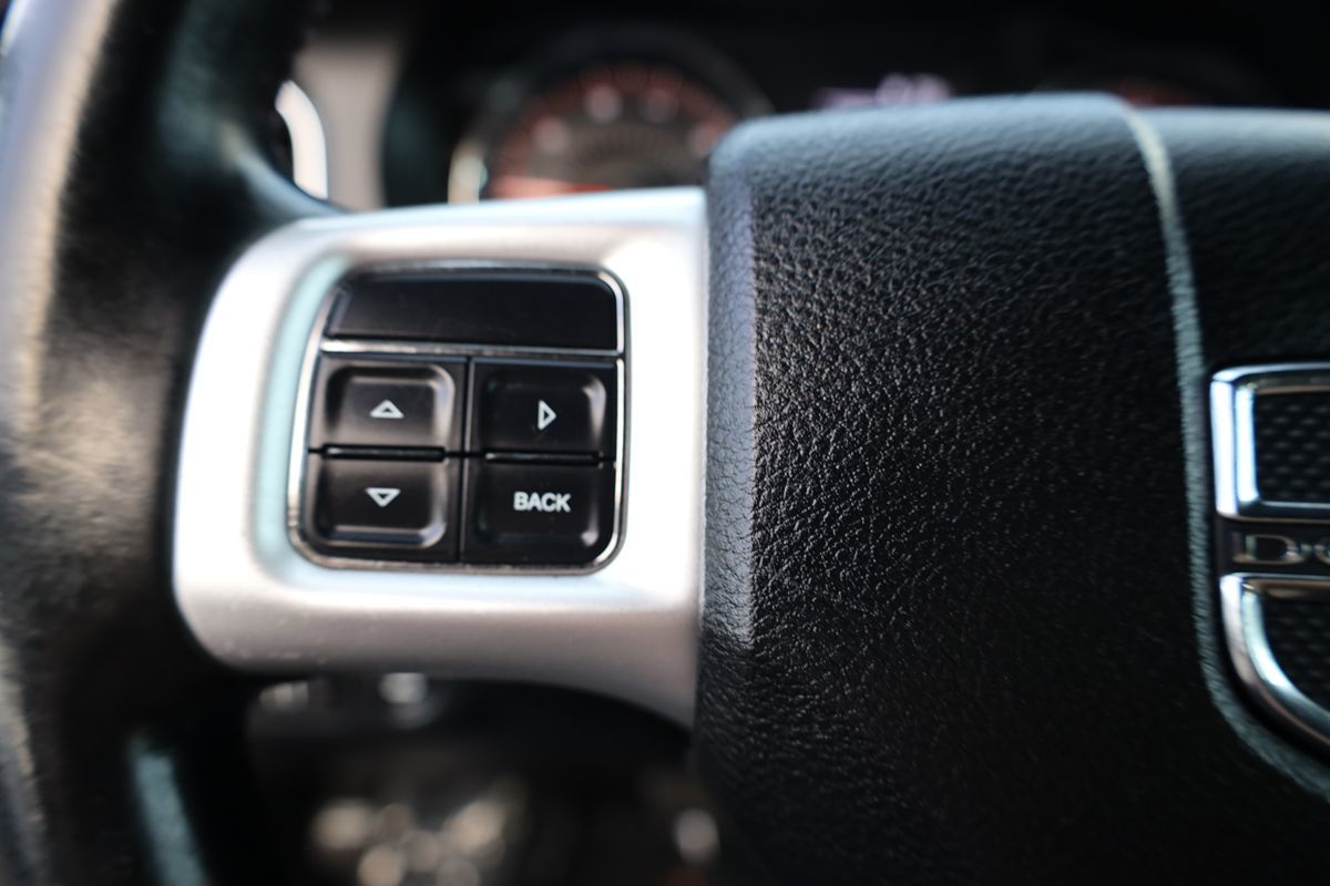 2011 Dodge Charger photo 15