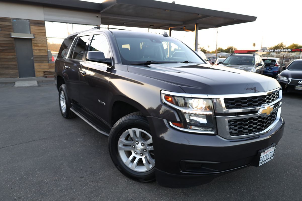 2016 Chevrolet Tahoe LT photo 2