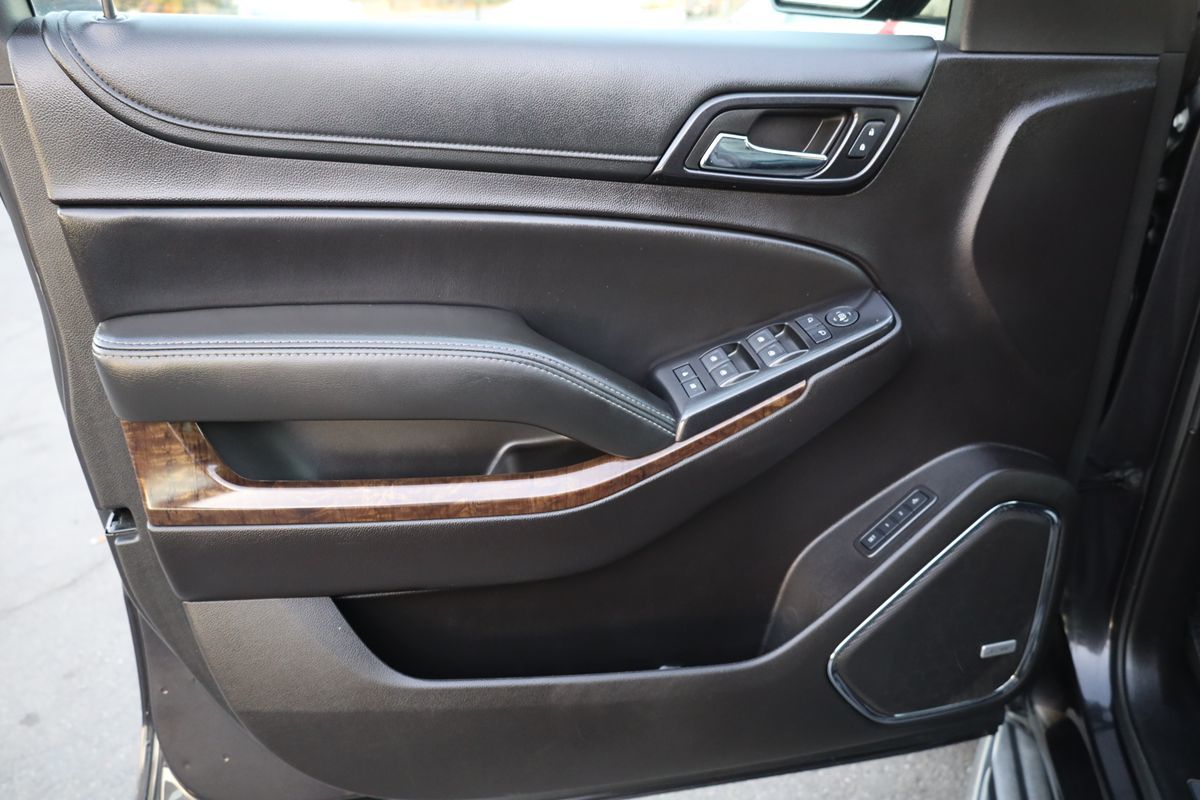 2016 Chevrolet Tahoe LT photo 9