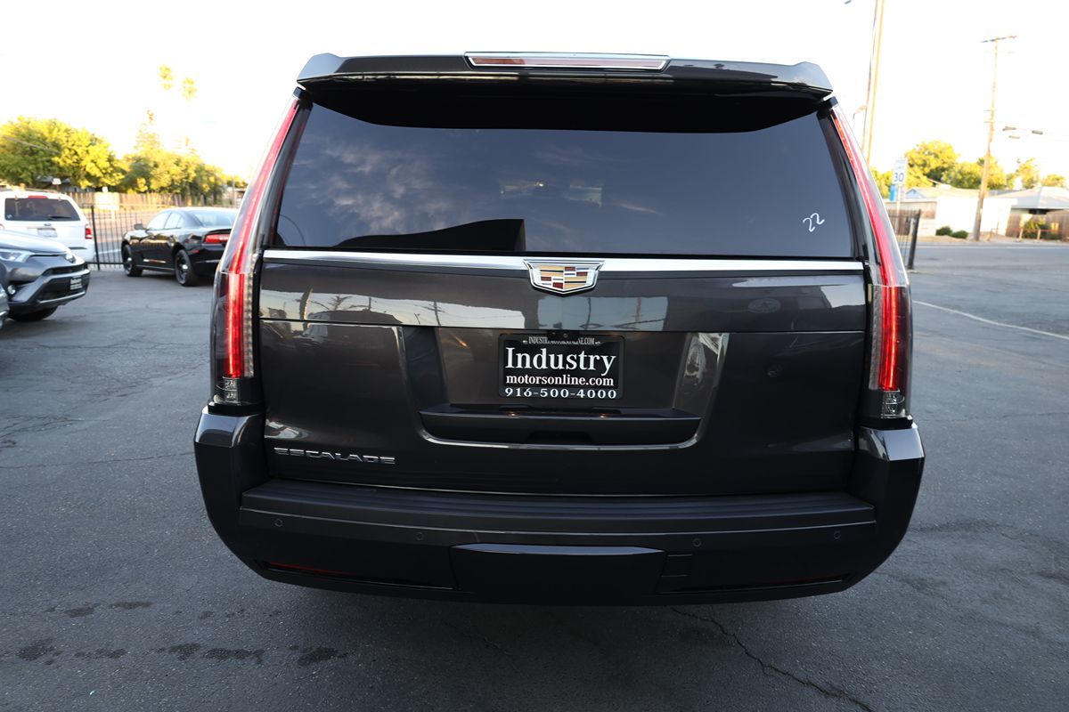 2017 Cadillac Escalade ESV Platinum photo 5
