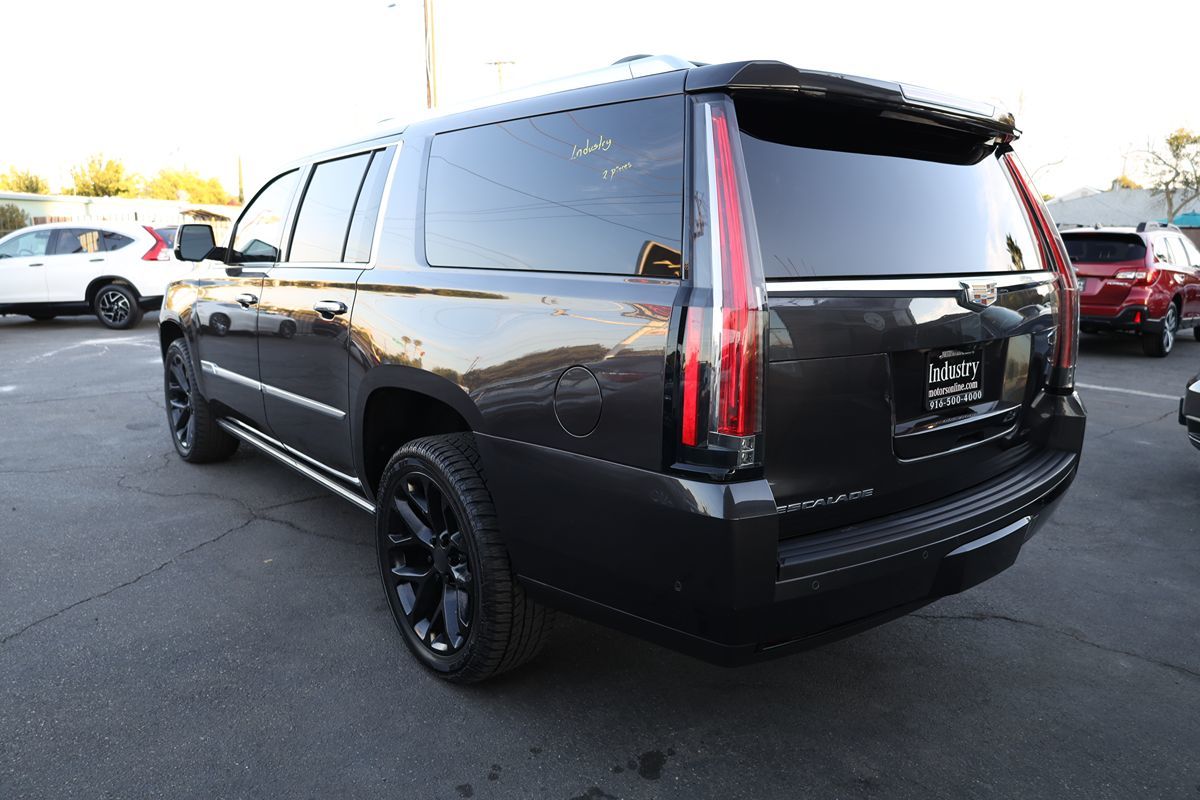 2017 Cadillac Escalade ESV Platinum photo 6