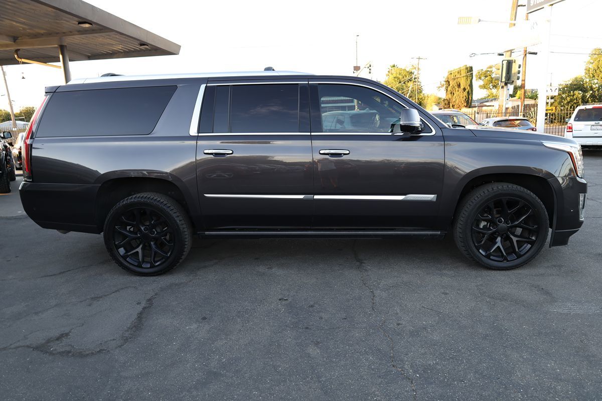 2017 Cadillac Escalade ESV Platinum photo 8
