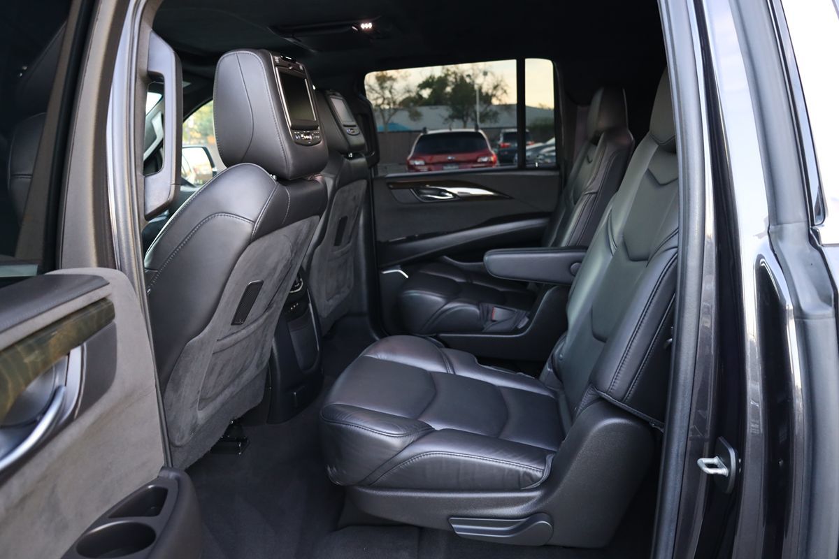 2017 Cadillac Escalade ESV Platinum photo 13