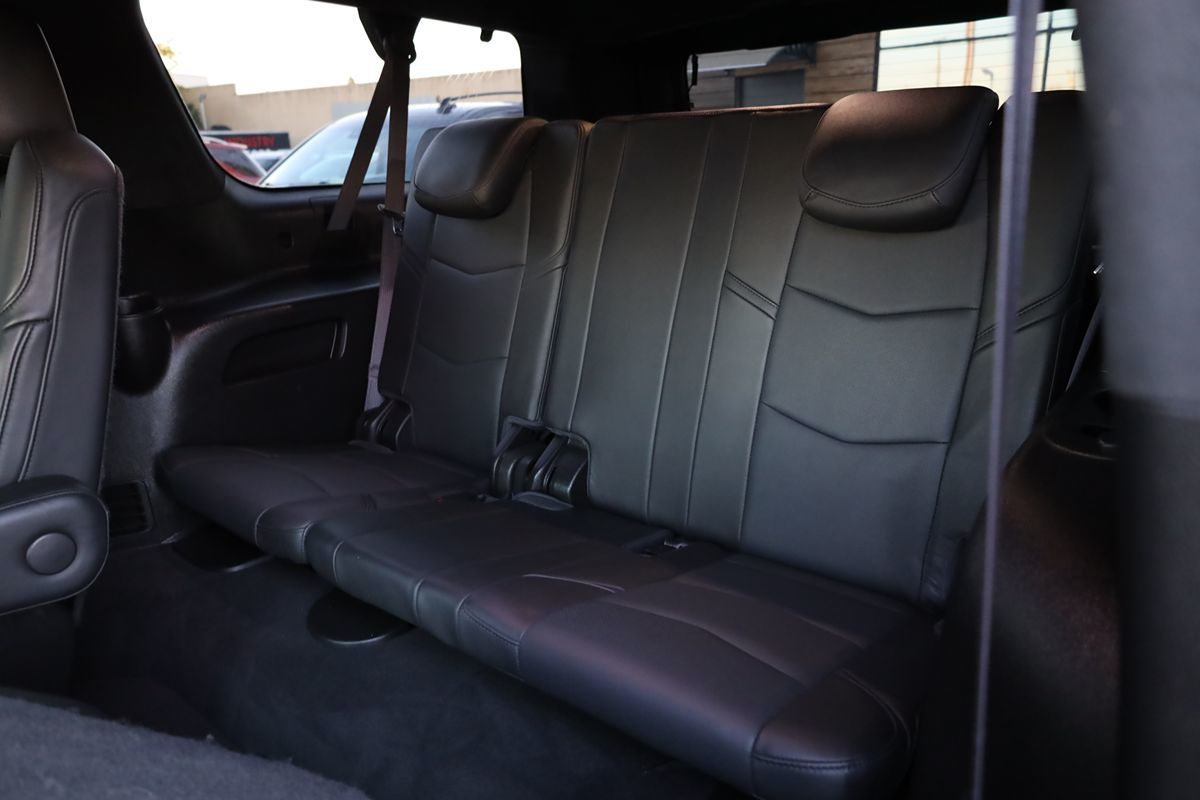 2017 Cadillac Escalade ESV Platinum photo 17