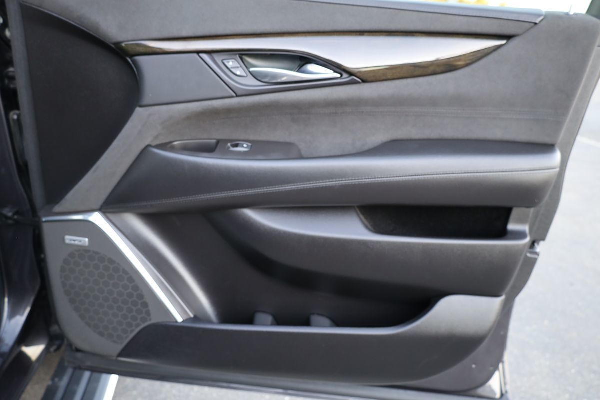 2017 Cadillac Escalade ESV Platinum photo 26