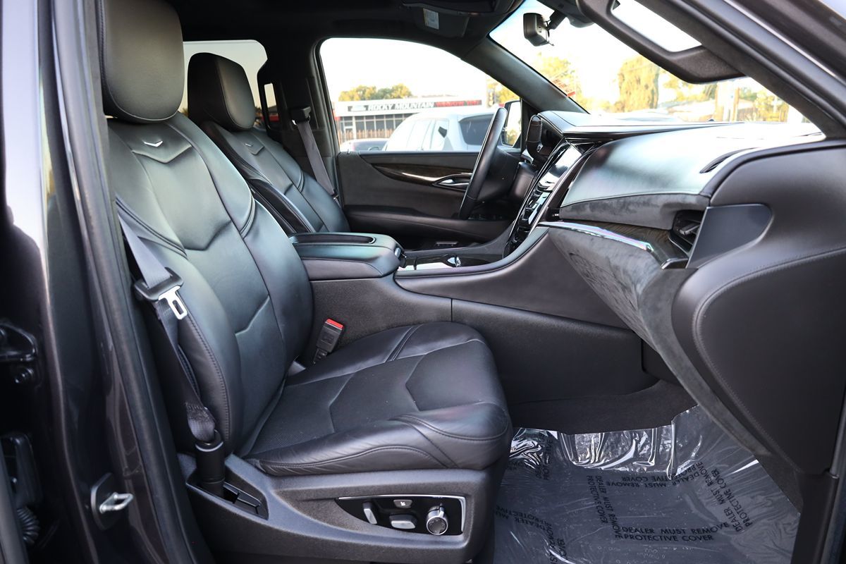 2017 Cadillac Escalade ESV Platinum photo 27