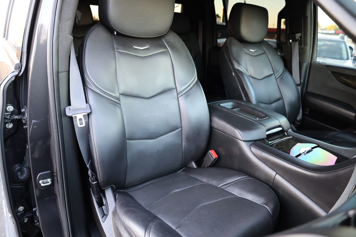 2017 Cadillac Escalade ESV Platinum photo 31
