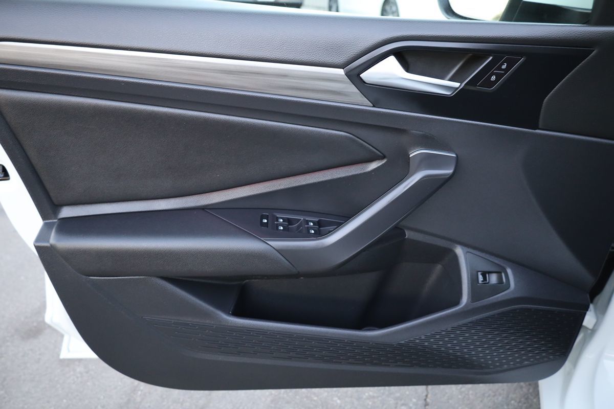 2019 Volkswagen Jetta SEL photo 9