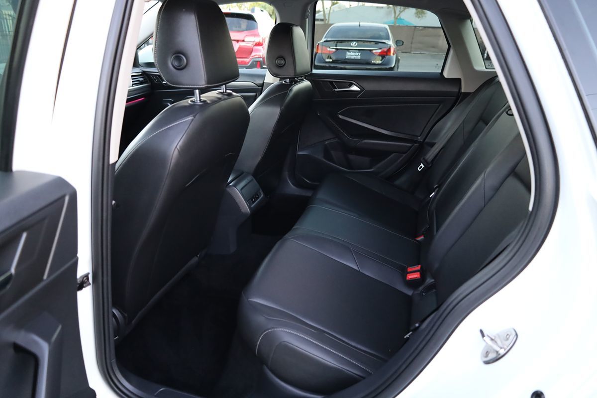 2019 Volkswagen Jetta SEL photo 12