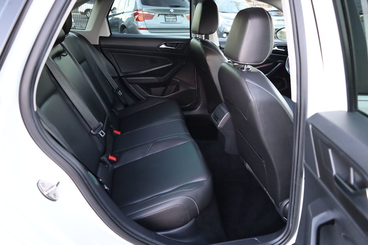 2019 Volkswagen Jetta SEL photo 13