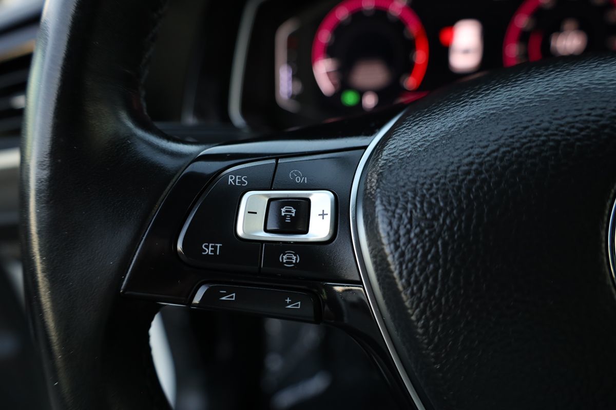 2019 Volkswagen Jetta SEL photo 21