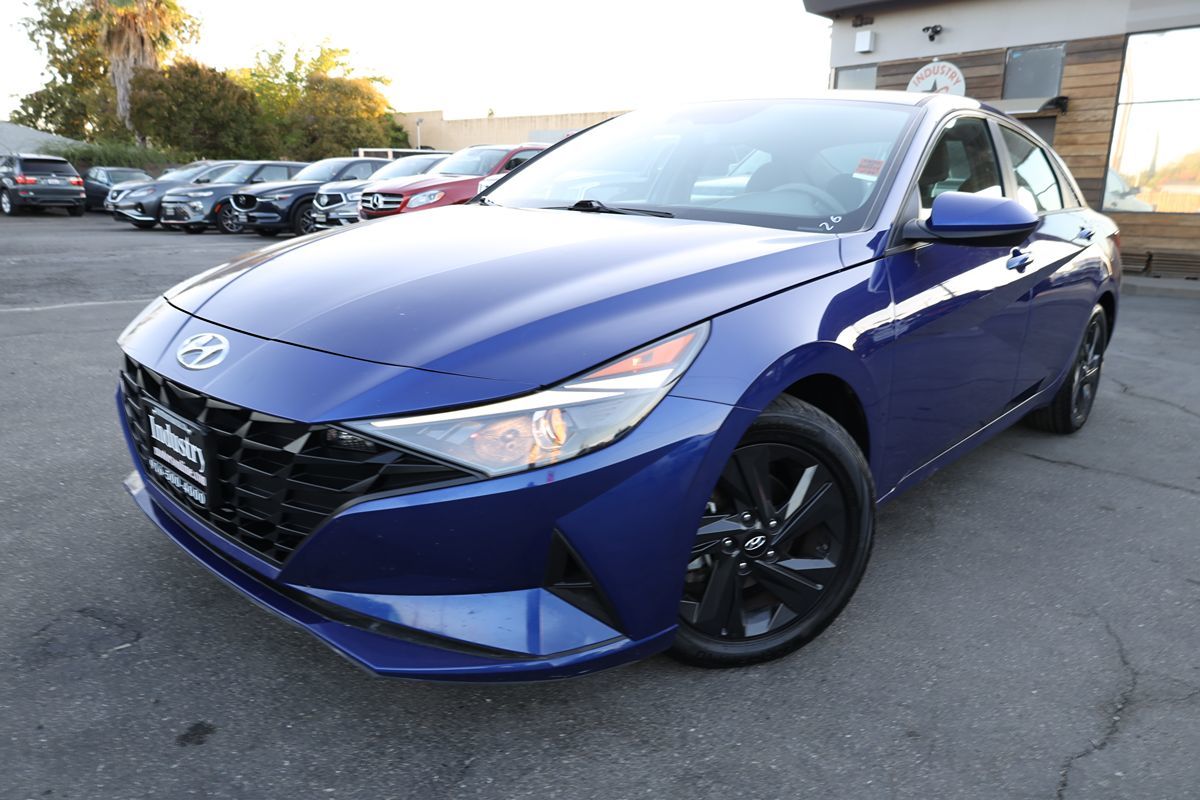 2021 Hyundai Elantra SEL photo 2