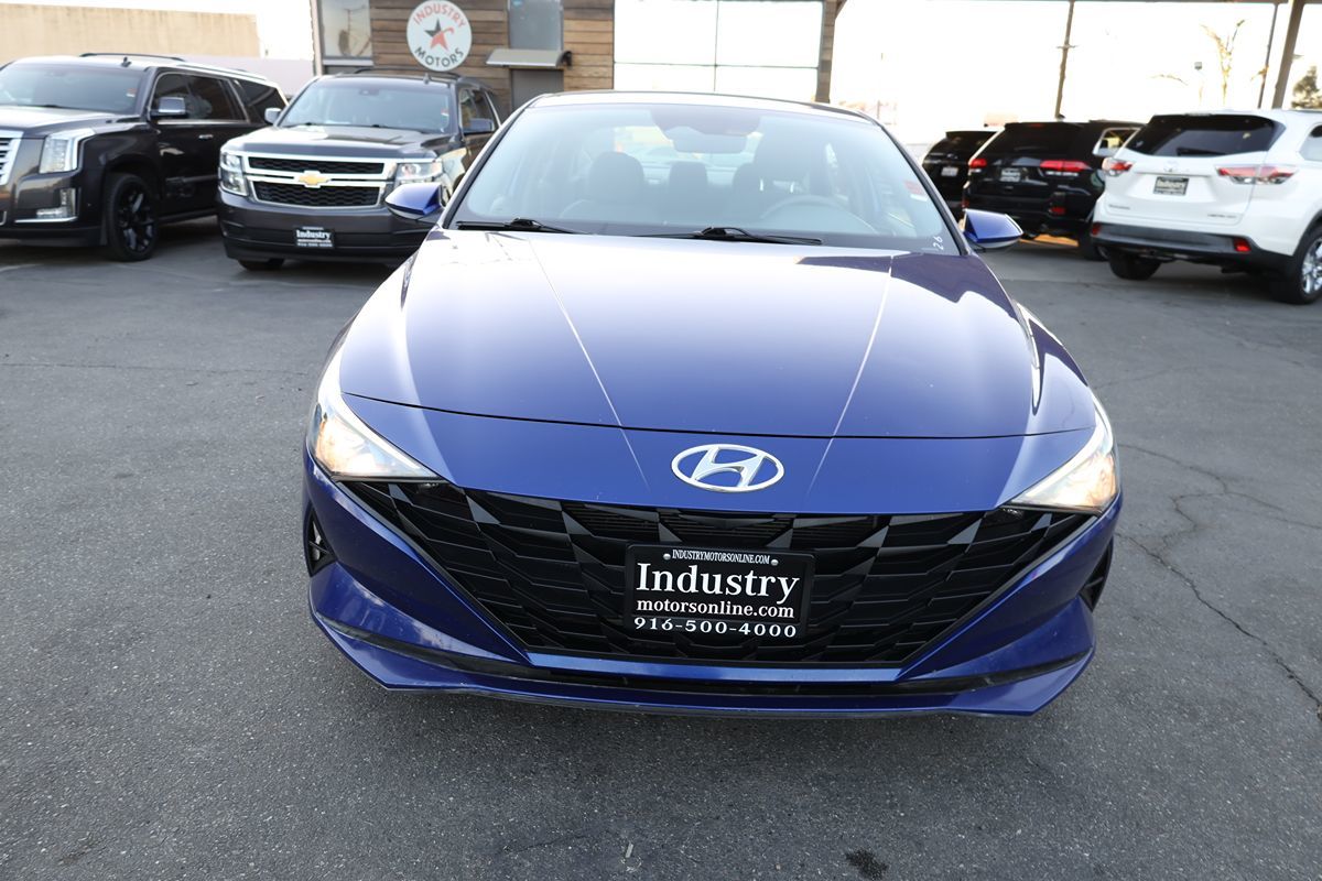 2021 Hyundai Elantra SEL photo 3
