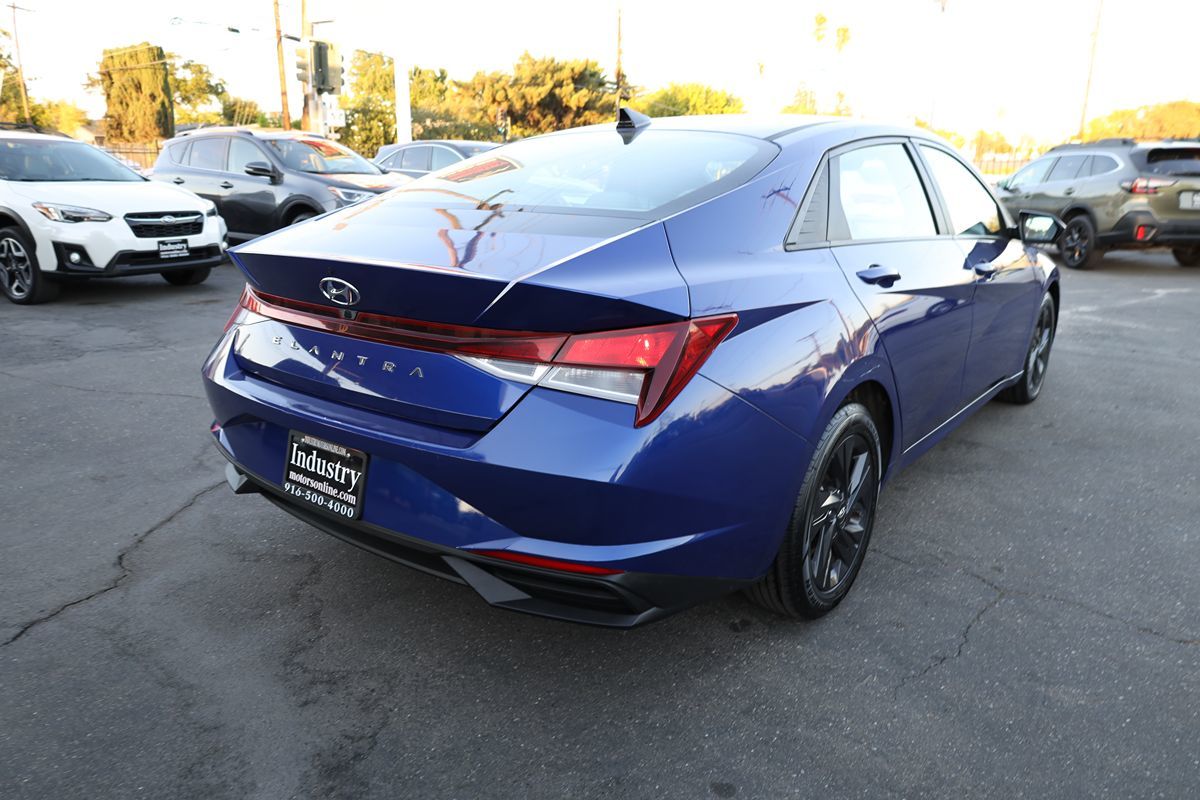 2021 Hyundai Elantra SEL photo 4