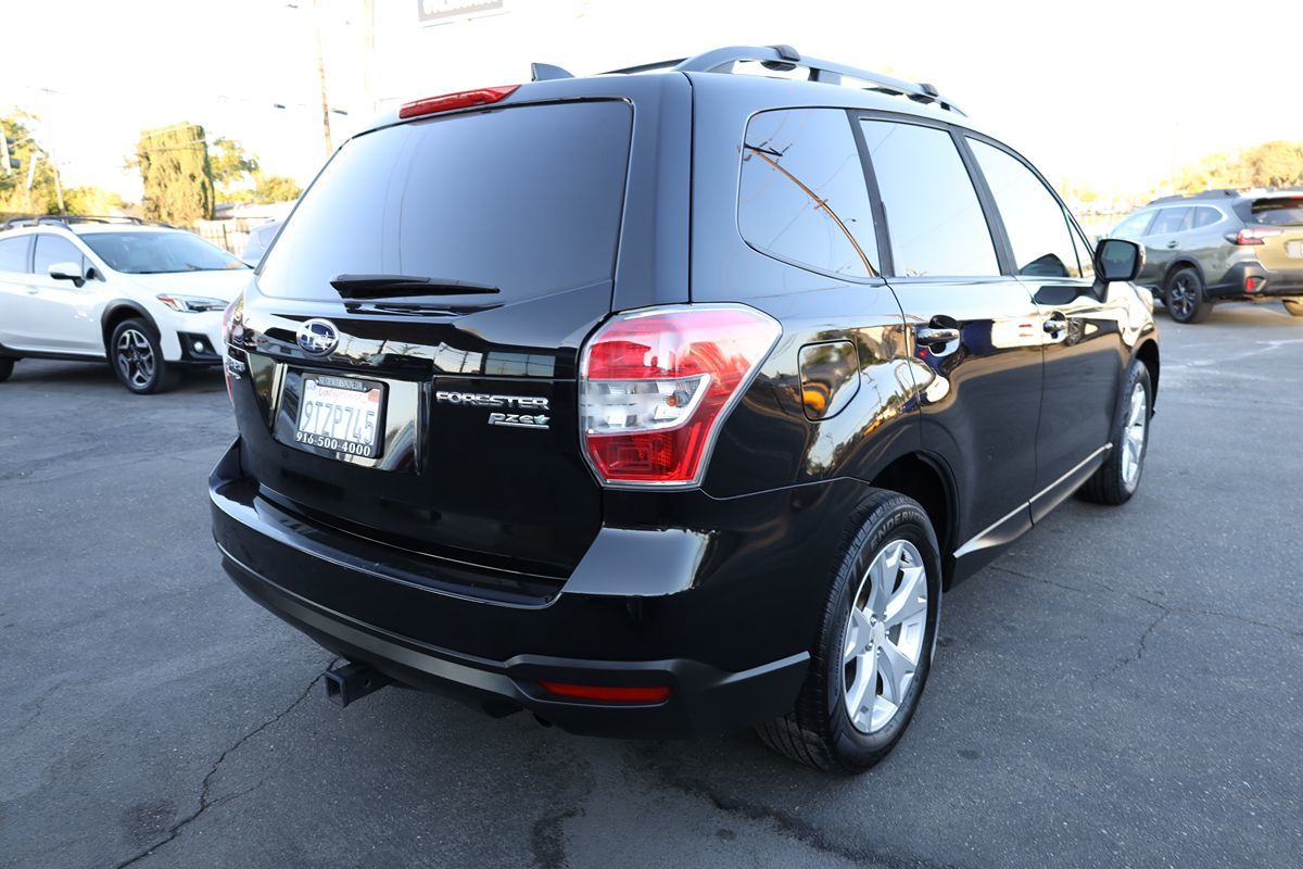 2016 Subaru Forester 2.5i Premium photo 3