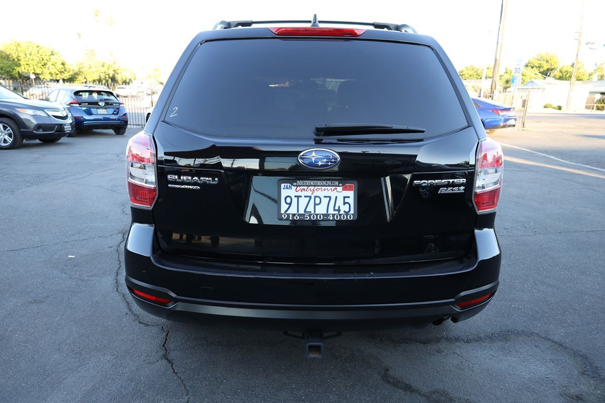 2016 Subaru Forester 2.5i Premium photo 4