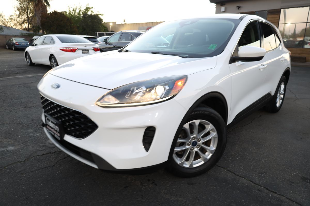 2020 Ford Escape SE photo 2
