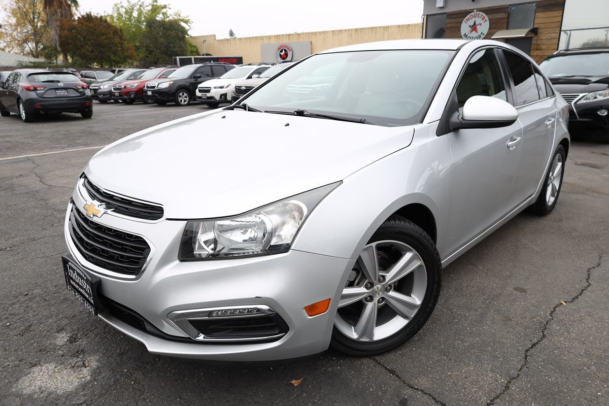 2015 Chevrolet Cruze LT photo 2