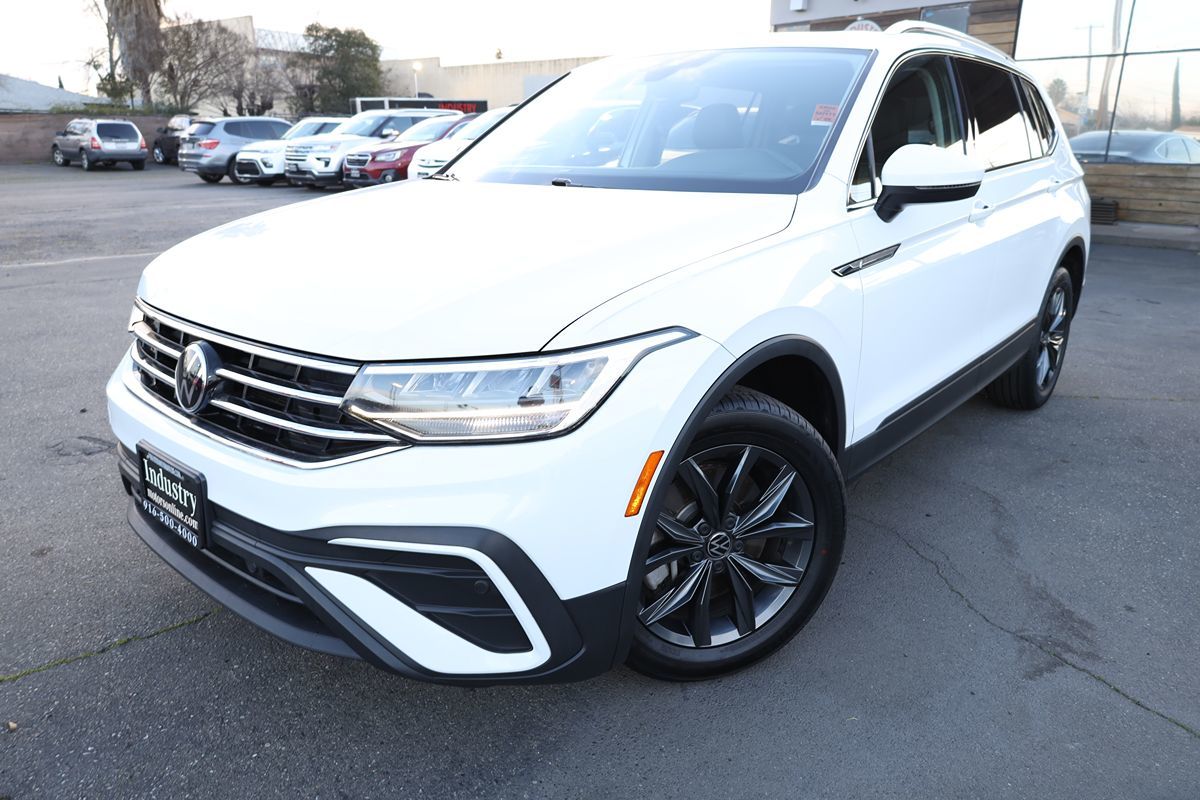 2022 Volkswagen Tiguan SE - Photo 2
