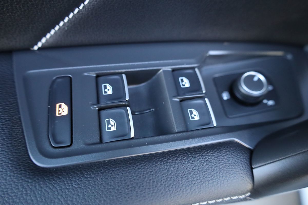 2022 Volkswagen Tiguan SE - Photo 10